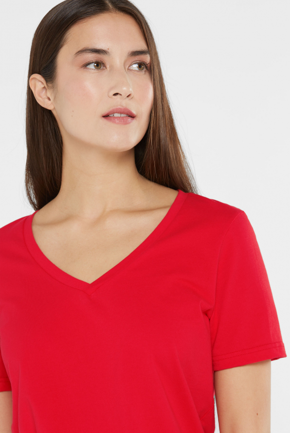 Basic T-Shirt mit V-Ausschnitt spicy red