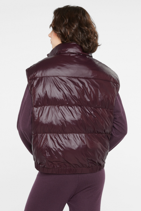 Glänzende Steppweste Oversized deep plum