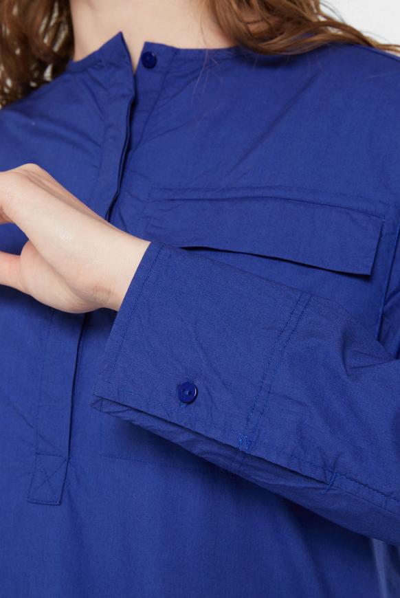 Bluse mit verdeckter Knopfleiste aus Popeline intense blue