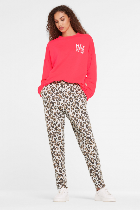 Sweatpants mit Leo All Over Print