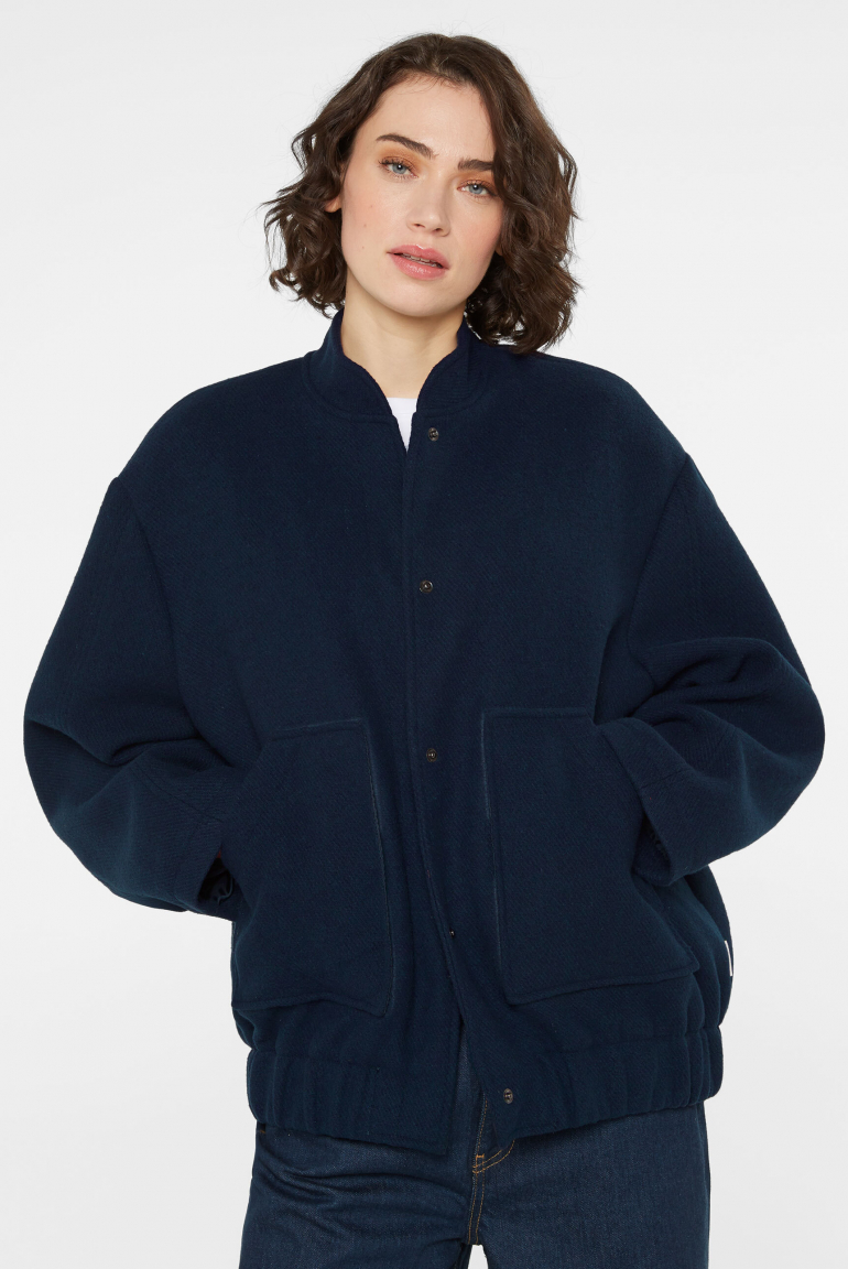 Zoom: Oversized Bomberjacke in Woll-Optik