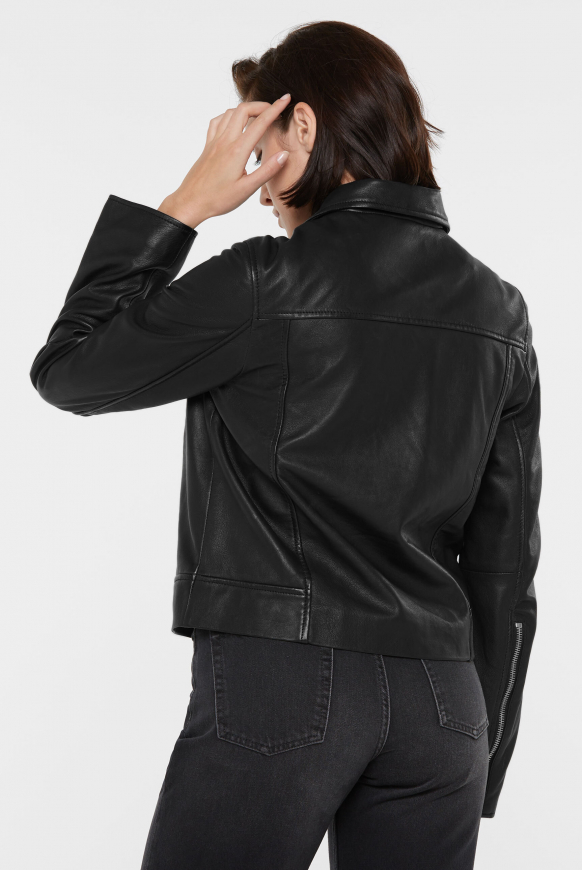 Lederjacke im Biker-Stil