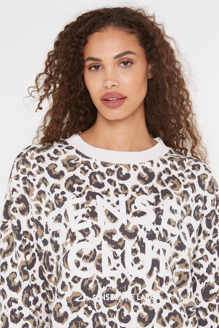 Zoom: Sweatshirt mit Leo All Over Print